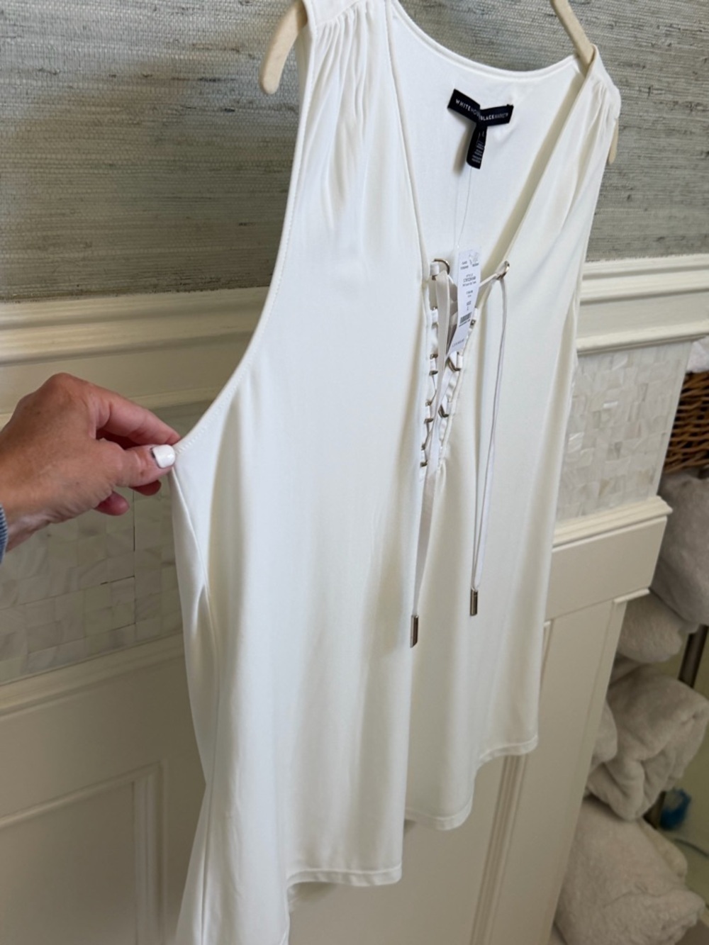 NWT new large WHBM White Lace-Up V-Neck Sleeveless Top - Picture 7 of 11